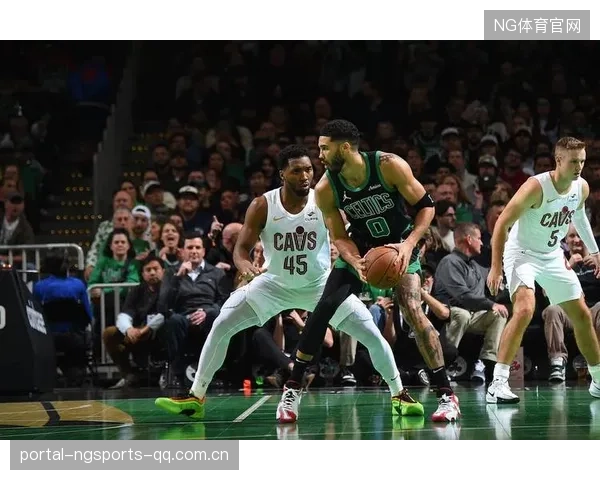 NBA凯尔特人靠团队推进起势,主场气氛沸腾